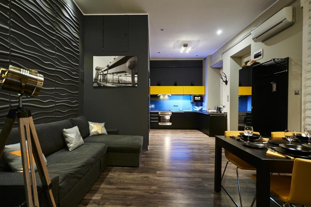 Central Location Yellow-Black Apartment Budapest Luaran gambar