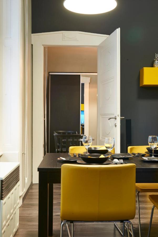 Central Location Yellow-Black Apartment Budapest Luaran gambar