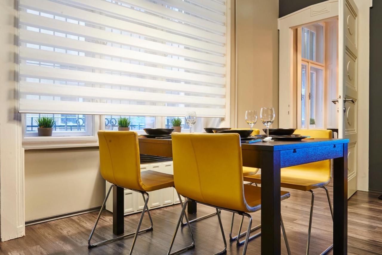 Central Location Yellow-Black Apartment Budapest Luaran gambar