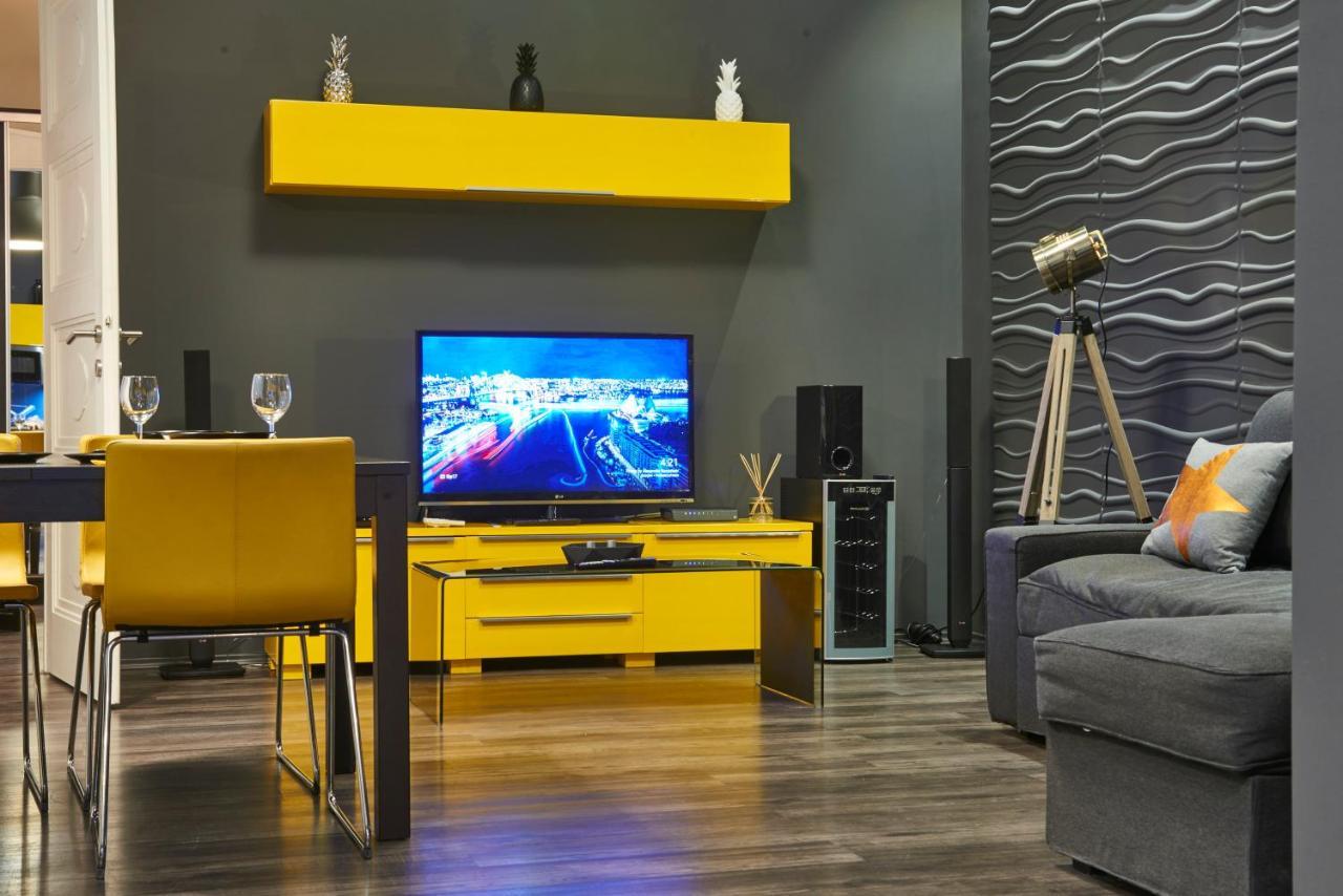 Central Location Yellow-Black Apartment Budapest Luaran gambar