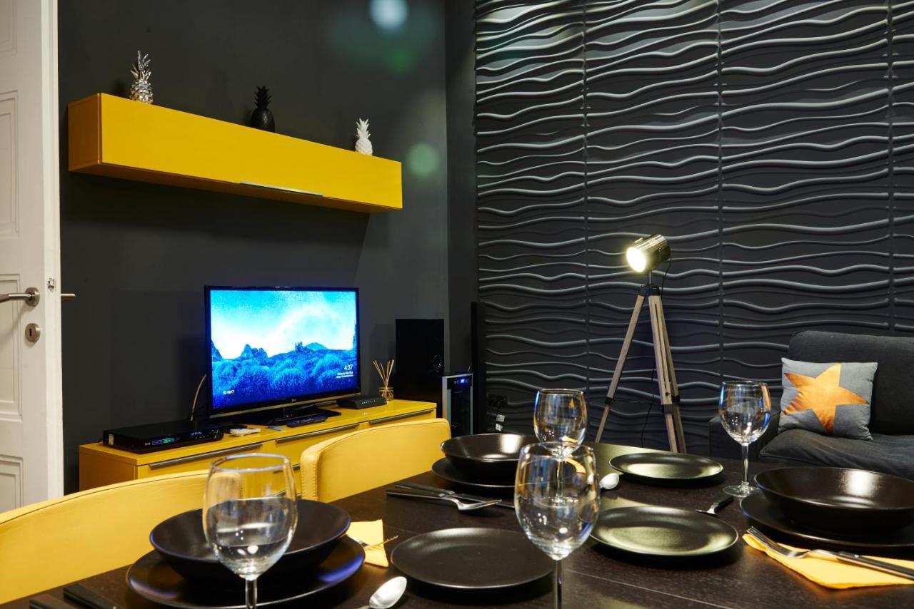 Central Location Yellow-Black Apartment Budapest Luaran gambar